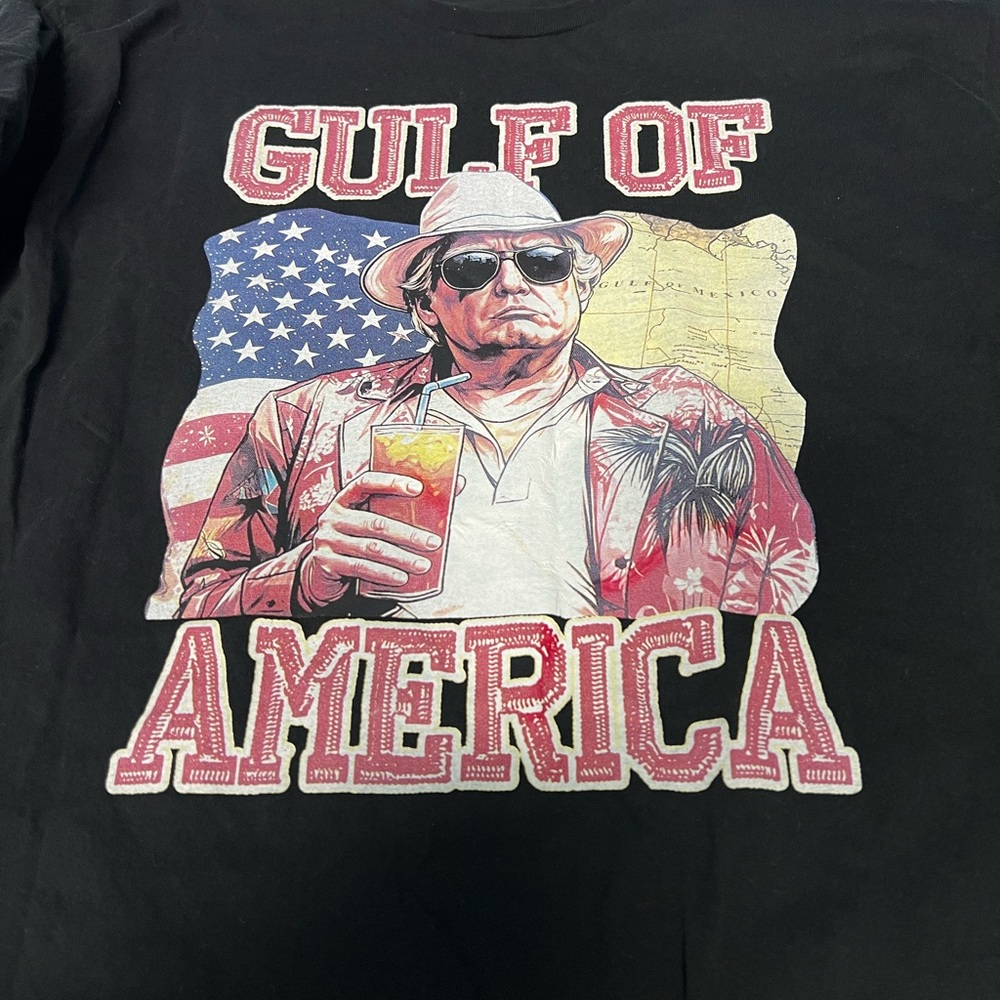 Like new. Hanes Black Gulf of America Graphic Tee.